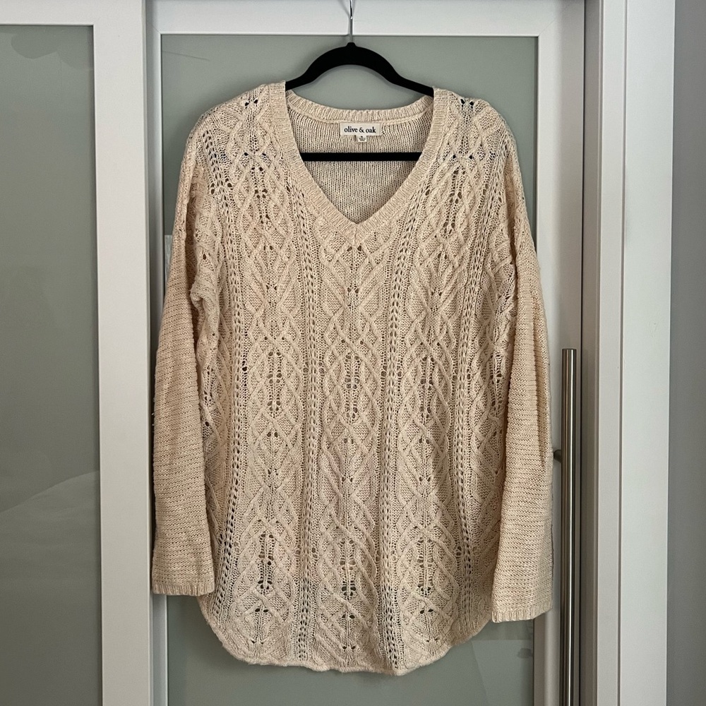 084 - Olive & Oak Women’s Open Cable Knit V-Neck Sweater in Peach